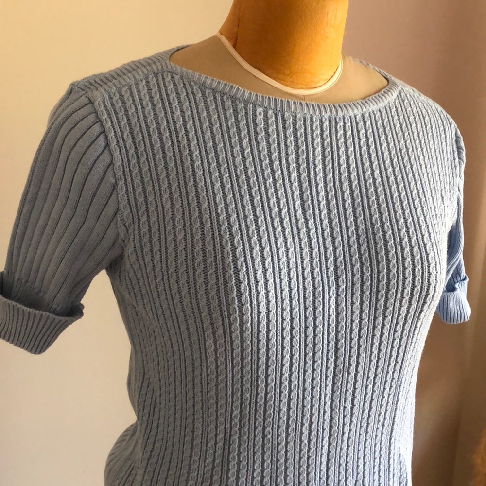 Quarter sleeve crop top